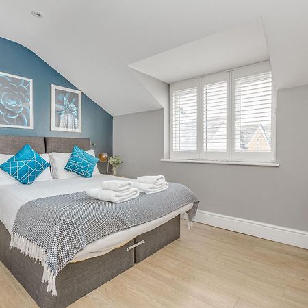 Stylish 1 Bed Apt , Central , Pkg, Perfect For Long Stays Egham Exterior photo